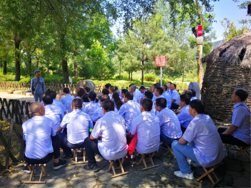 延安培训学员_延安博物馆现场教学